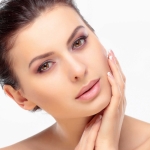 چند توصیه طبیعی برای کاهش ترک‌ های پوستی